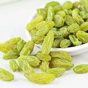 Premium organic green raisins for bulk export from certified Pakistan green raisins exporter Harmain Global